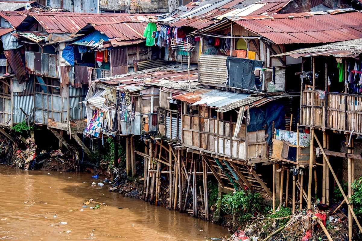 TOPSHOT - Shanty houses with hanging toilets, with waste that runs straight into the river below, are seen in downtown Jakarta on November 14, 2017. / AFP PHOTO / Bay ISMOYO        (Photo credit should read BAY ISMOYO/AFP/Getty Images)