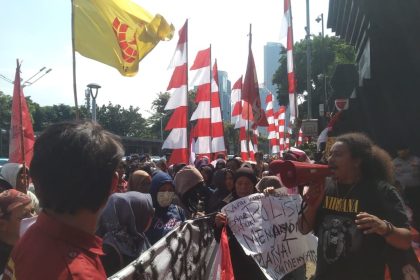 Foto: Warga Kebun Sayur Geruduk Polda Metro Jaya Untuk Bebaskan Pak Juned dan Pak Jumadi Tanpah Syarat/MARHAENIST