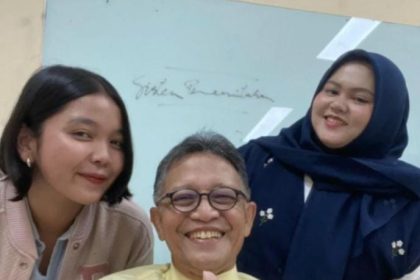 Foto: Stevani Evarista dan Salwa Azhari Riefhantza Putri (Mahasiswi STIH IBLAM) Bersama Dosen Pendamping Prof. Dr. Gunawan Nacrahwi S.H,M.H. MARHAENIST