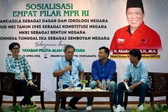 Foto: Saat Abidin Fikri memaparkan materi Sosialisasi Empat Pilar dihadapan Mahasiswa Yogjakarta, Senin (20/4/2026) (Dok. Abidin Fikri)/MARHAENIST.